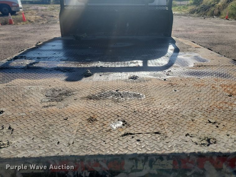 image for item JG9778 2005 Chevrolet C5500  Crew Cab flatbed truck