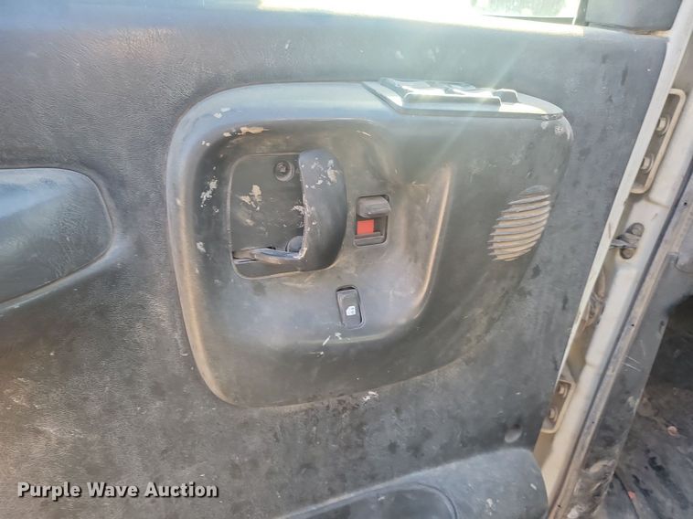 image for item JG9778 2005 Chevrolet C5500  Crew Cab flatbed truck