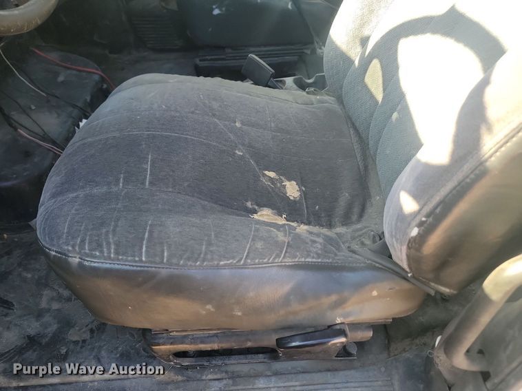 image for item JG9778 2005 Chevrolet C5500  Crew Cab flatbed truck