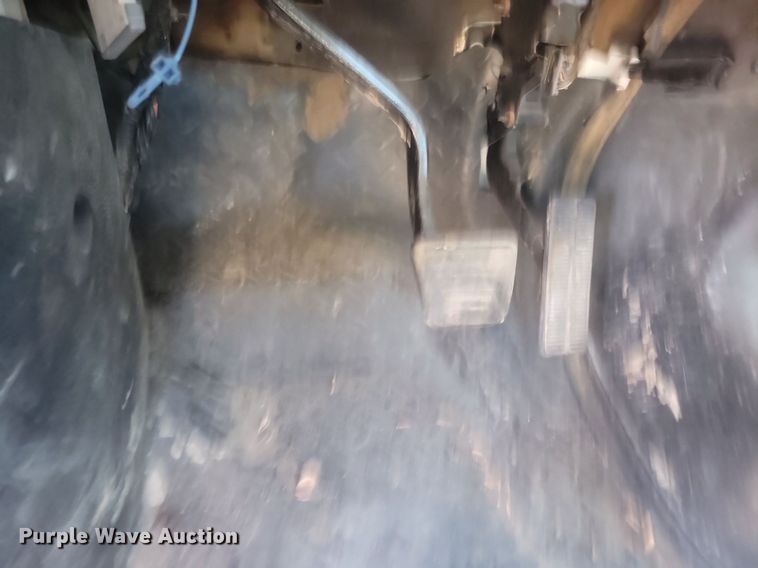 image for item JG9778 2005 Chevrolet C5500  Crew Cab flatbed truck