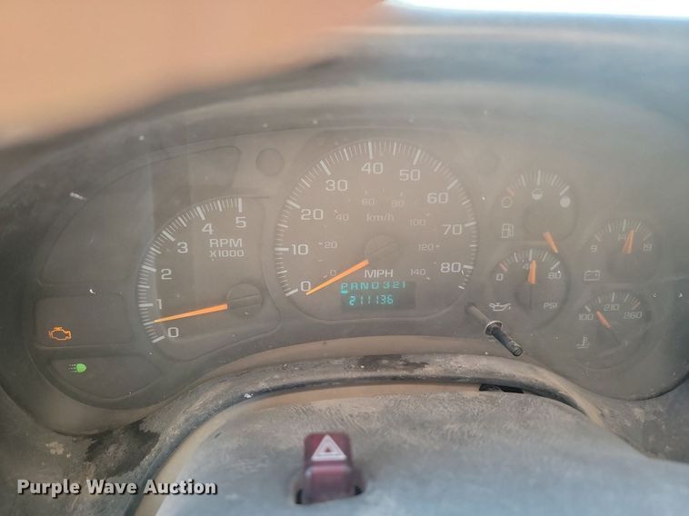 image for item JG9778 2005 Chevrolet C5500  Crew Cab flatbed truck