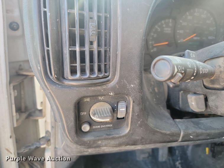 image for item JG9778 2005 Chevrolet C5500  Crew Cab flatbed truck