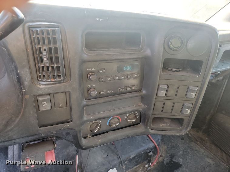 image for item JG9778 2005 Chevrolet C5500  Crew Cab flatbed truck