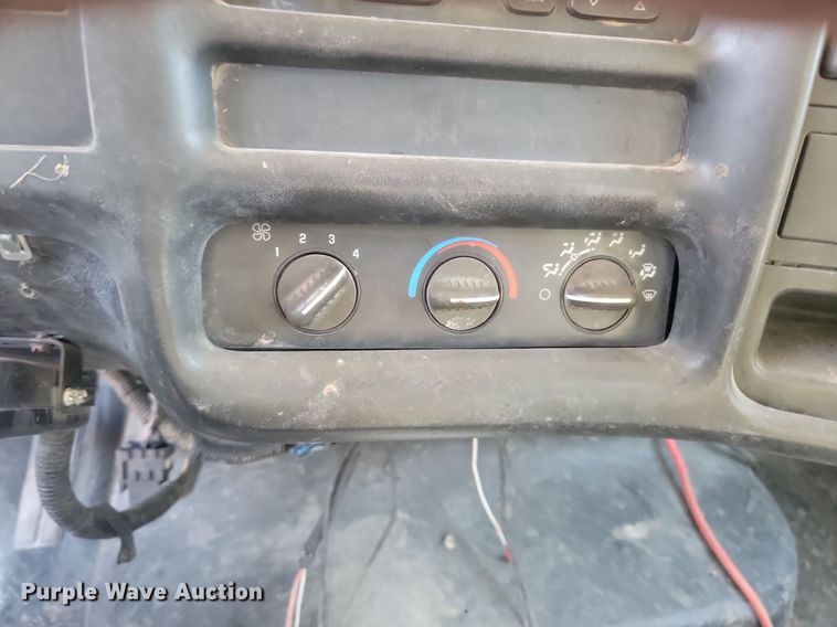 image for item JG9778 2005 Chevrolet C5500  Crew Cab flatbed truck