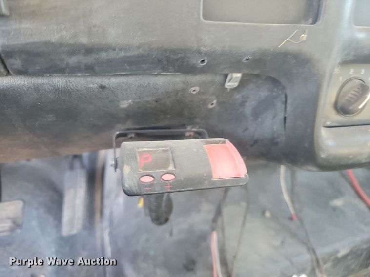 image for item JG9778 2005 Chevrolet C5500  Crew Cab flatbed truck