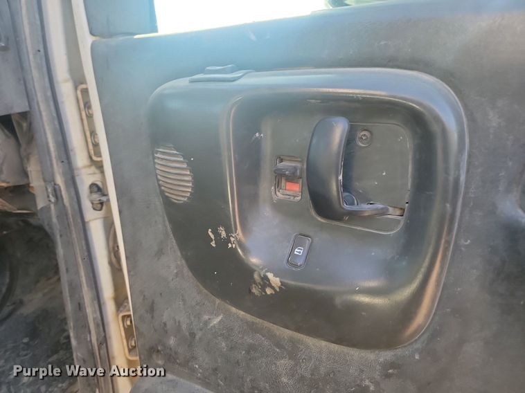 image for item JG9778 2005 Chevrolet C5500  Crew Cab flatbed truck