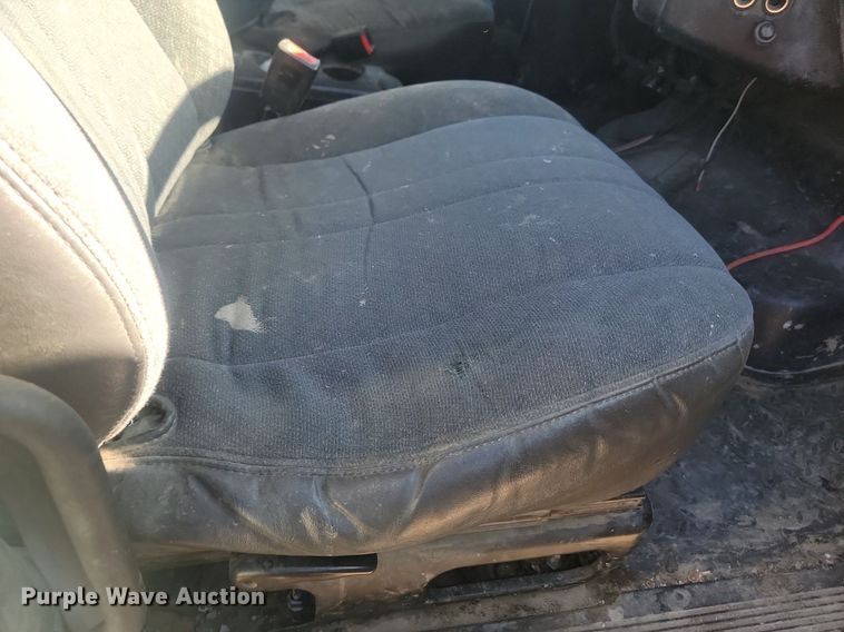 image for item JG9778 2005 Chevrolet C5500  Crew Cab flatbed truck