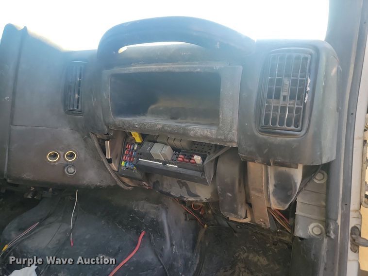 image for item JG9778 2005 Chevrolet C5500  Crew Cab flatbed truck