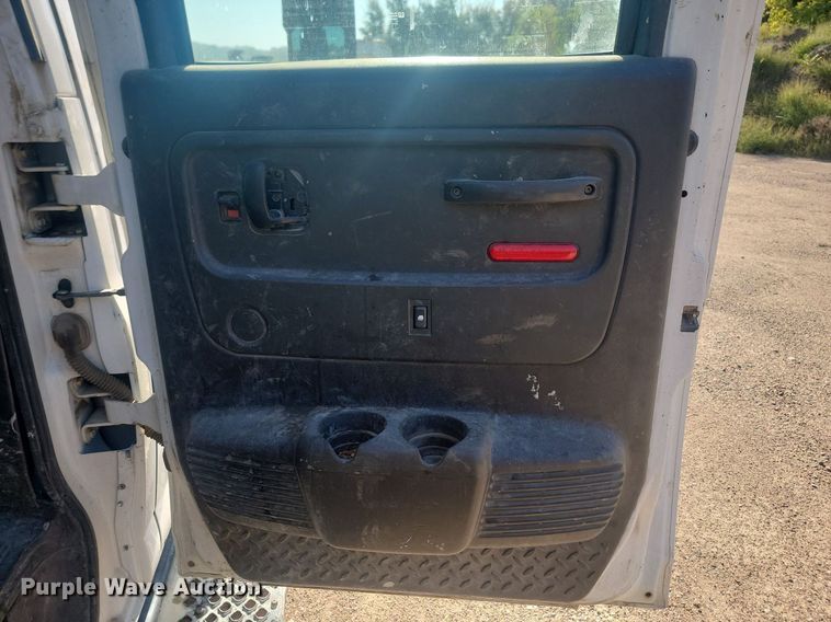 image for item JG9778 2005 Chevrolet C5500  Crew Cab flatbed truck