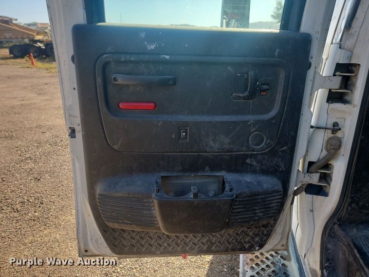 image for item JG9778 2005 Chevrolet C5500  Crew Cab flatbed truck