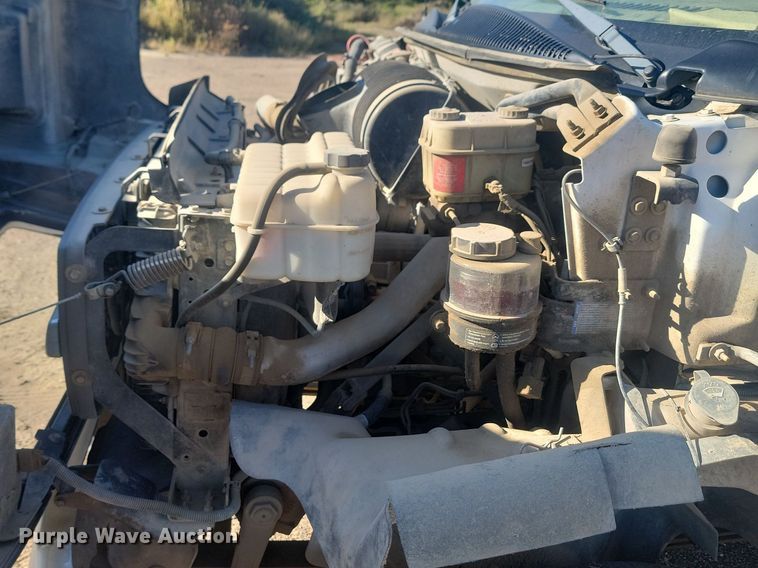 image for item JG9778 2005 Chevrolet C5500  Crew Cab flatbed truck