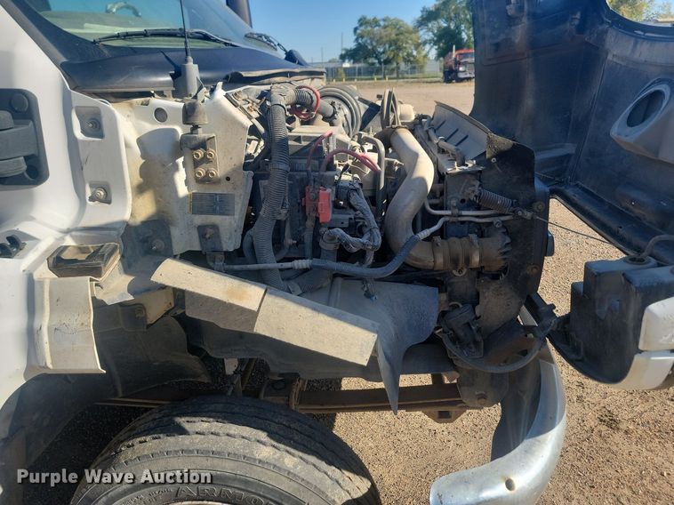 image for item JG9778 2005 Chevrolet C5500  Crew Cab flatbed truck