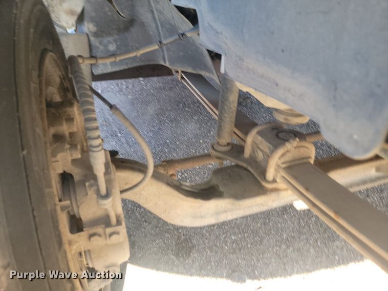 image for item JG9778 2005 Chevrolet C5500  Crew Cab flatbed truck