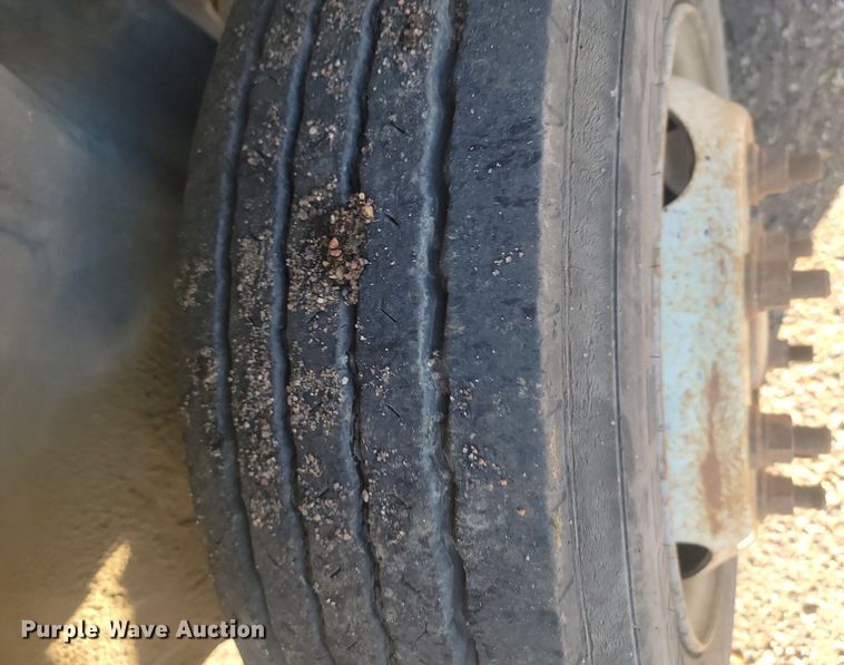 image for item JG9778 2005 Chevrolet C5500  Crew Cab flatbed truck