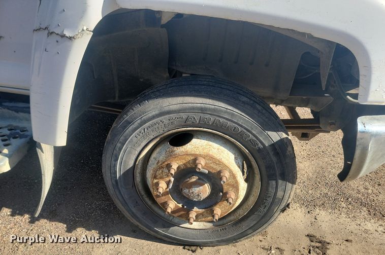 image for item JG9778 2005 Chevrolet C5500  Crew Cab flatbed truck