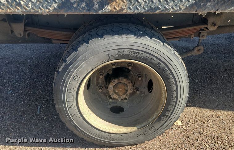 image for item JG9778 2005 Chevrolet C5500  Crew Cab flatbed truck