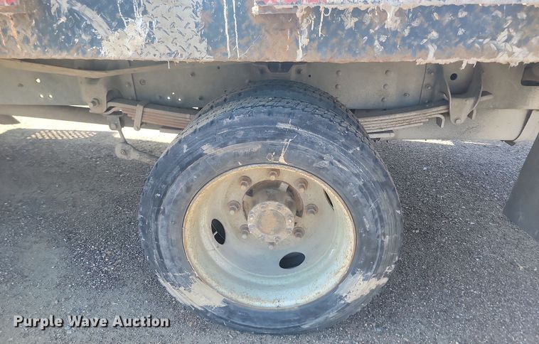 image for item JG9778 2005 Chevrolet C5500  Crew Cab flatbed truck