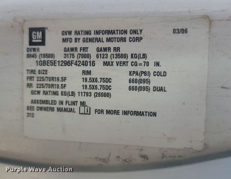 image for item JG9778 2005 Chevrolet C5500  Crew Cab flatbed truck