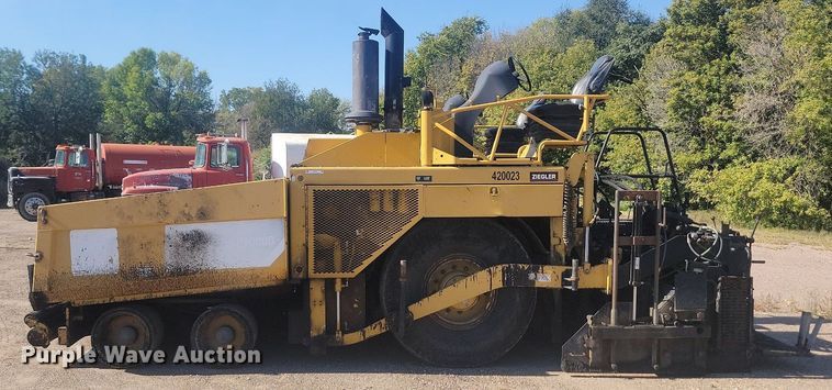 image for item JG9781 2010 Caterpillar AP1000D  paver