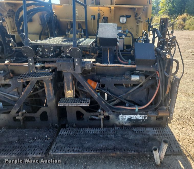 image for item JG9781 2010 Caterpillar AP1000D  paver