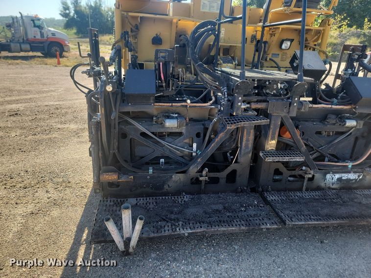 image for item JG9781 2010 Caterpillar AP1000D  paver