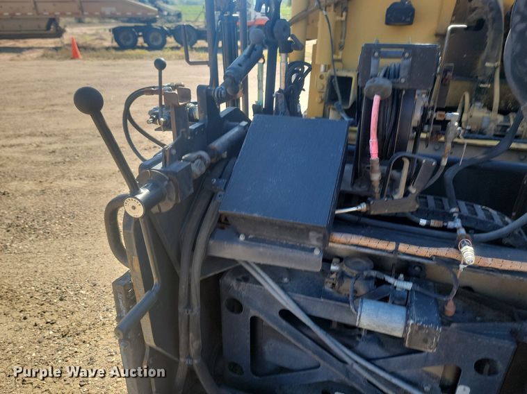 image for item JG9781 2010 Caterpillar AP1000D  paver