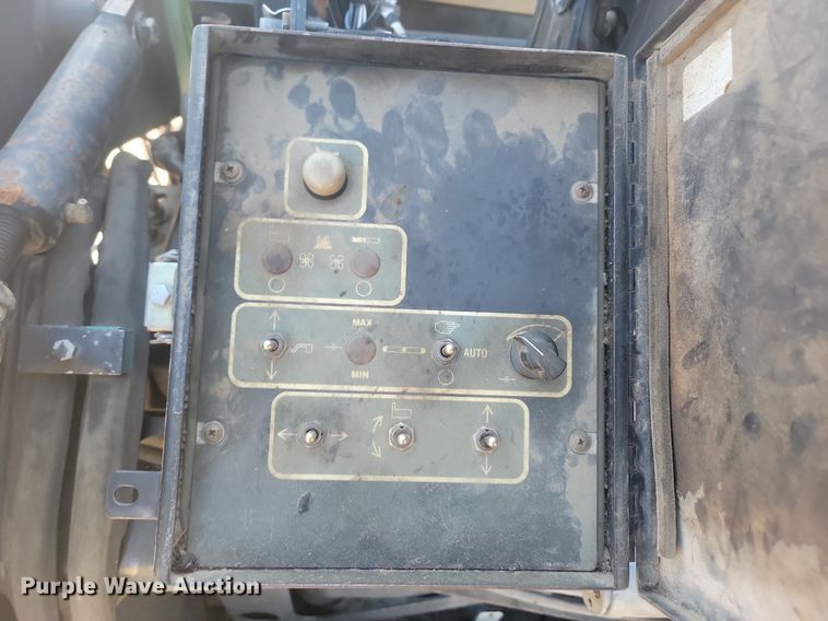 image for item JG9781 2010 Caterpillar AP1000D  paver