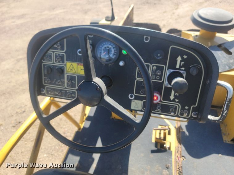 image for item JG9781 2010 Caterpillar AP1000D  paver