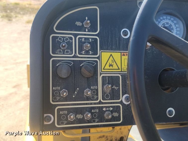 image for item JG9781 2010 Caterpillar AP1000D  paver