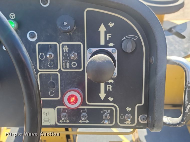 image for item JG9781 2010 Caterpillar AP1000D  paver