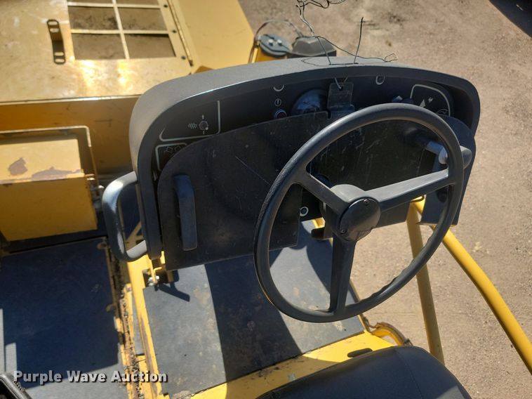 image for item JG9781 2010 Caterpillar AP1000D  paver