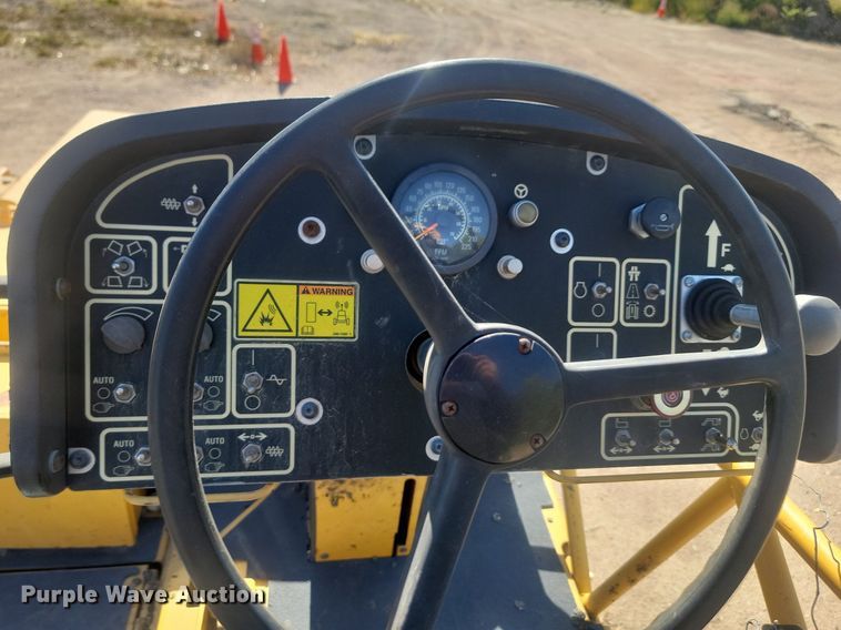 image for item JG9781 2010 Caterpillar AP1000D  paver