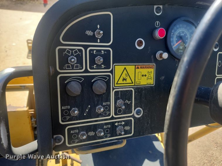 image for item JG9781 2010 Caterpillar AP1000D  paver