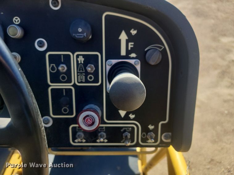 image for item JG9781 2010 Caterpillar AP1000D  paver