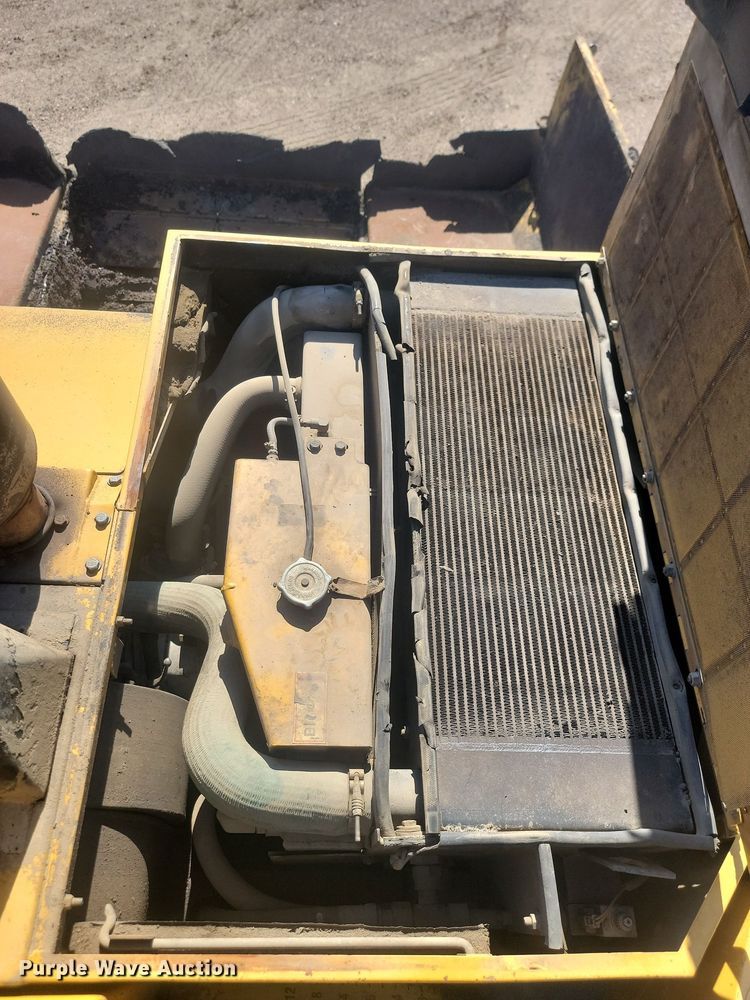 image for item JG9781 2010 Caterpillar AP1000D  paver