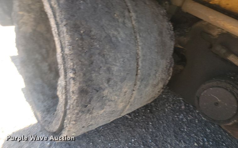 image for item JG9781 2010 Caterpillar AP1000D  paver