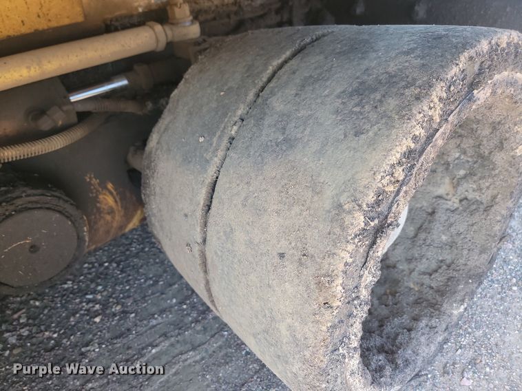 image for item JG9781 2010 Caterpillar AP1000D  paver