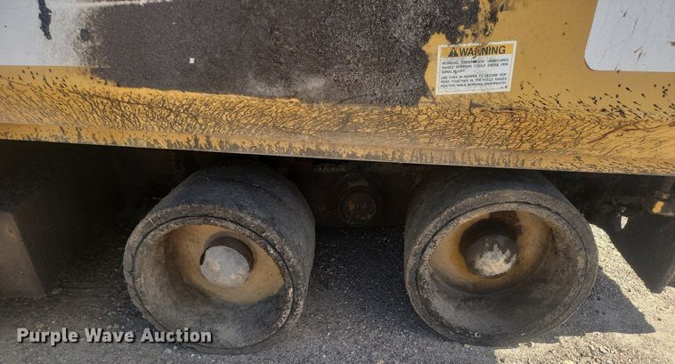 image for item JG9781 2010 Caterpillar AP1000D  paver