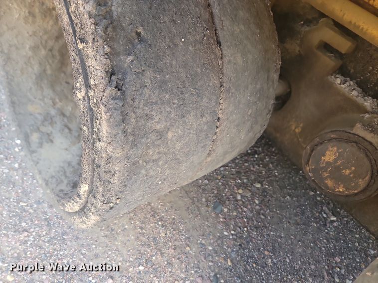 image for item JG9781 2010 Caterpillar AP1000D  paver