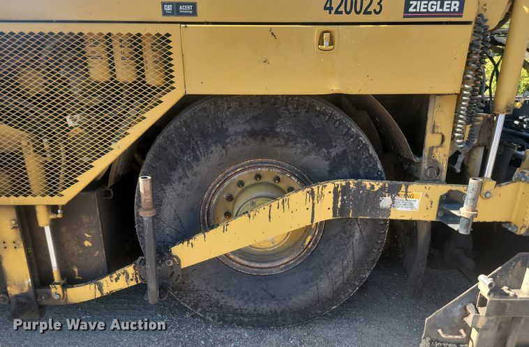 image for item JG9781 2010 Caterpillar AP1000D  paver