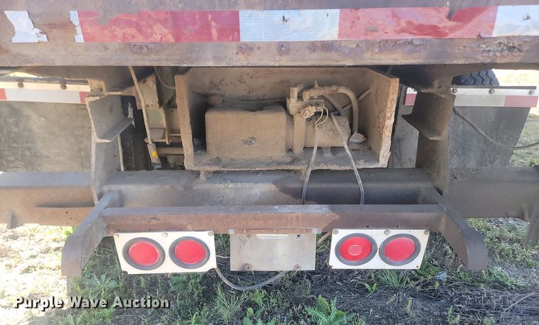image for item JG9783 1990 Fruehauf FB8-F2-42  dry van trailer