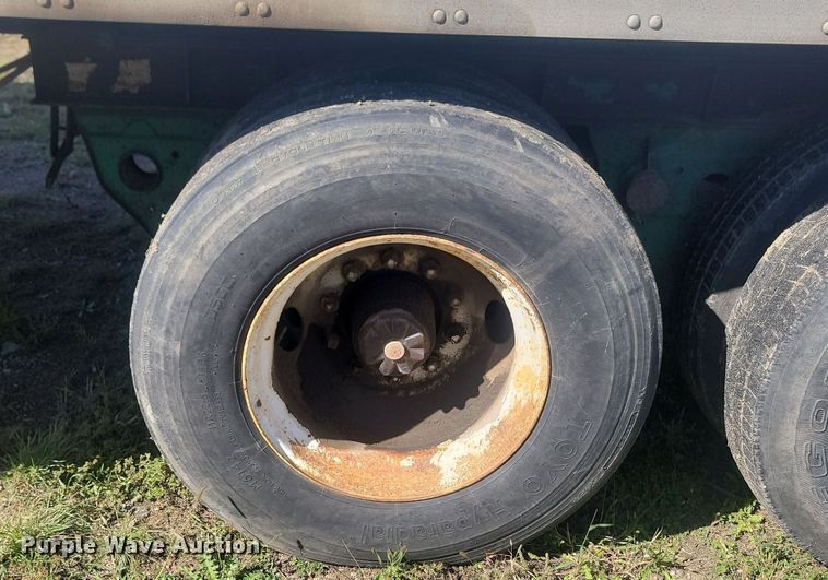 image for item JG9783 1990 Fruehauf FB8-F2-42  dry van trailer