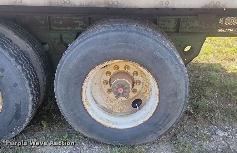 image for item JG9783 1990 Fruehauf FB8-F2-42  dry van trailer