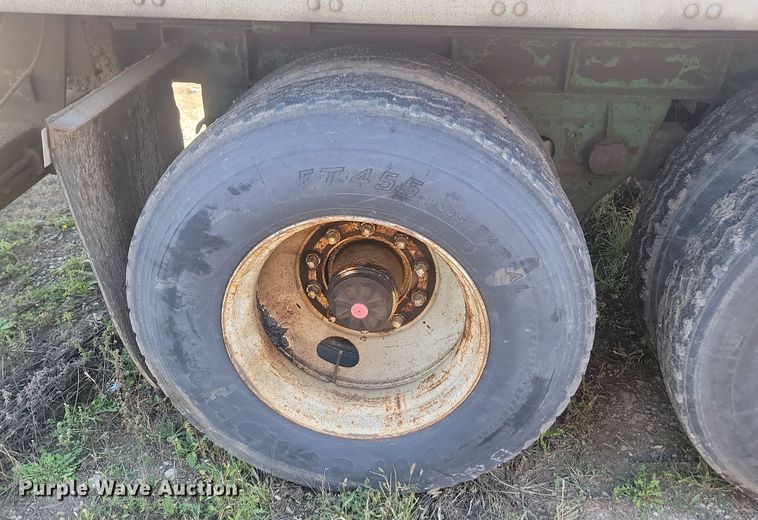 image for item JG9783 1990 Fruehauf FB8-F2-42  dry van trailer