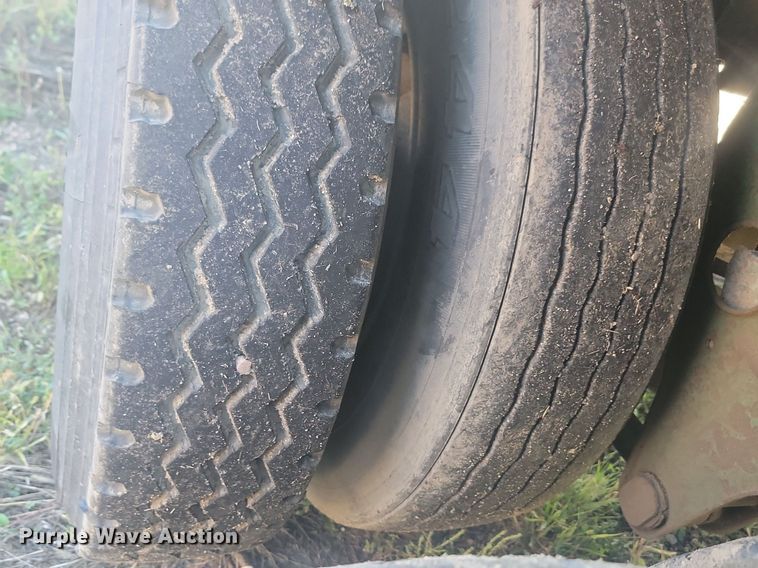 image for item JG9783 1990 Fruehauf FB8-F2-42  dry van trailer