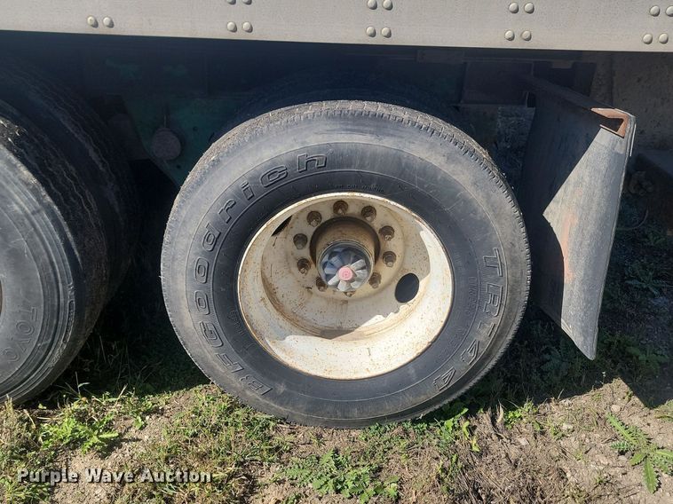 image for item JG9783 1990 Fruehauf FB8-F2-42  dry van trailer