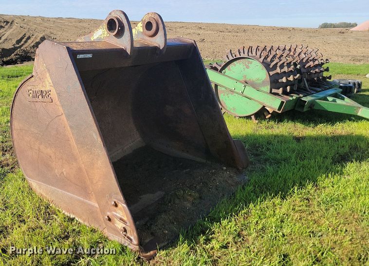 image for item JG9784 Empire  excavator bucket