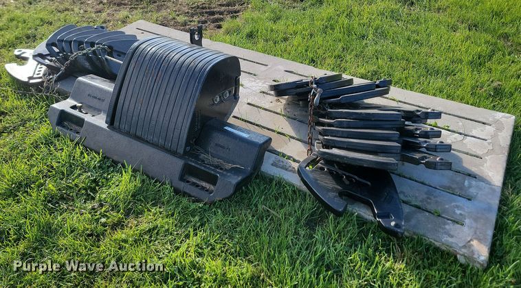image for item JG9786 (32) Agco suitcase weights and mount