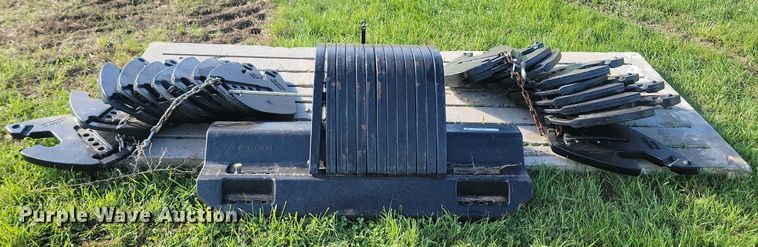 image for item JG9786 (32) Agco suitcase weights and mount