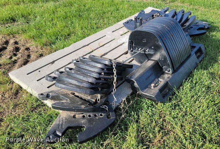 image for item JG9786 (32) Agco suitcase weights and mount